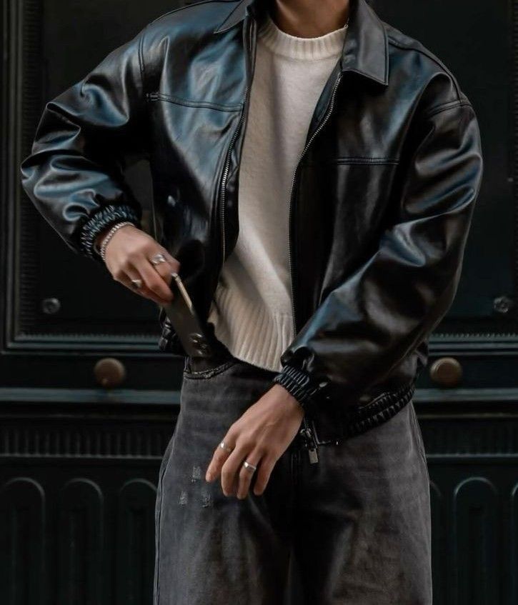 OVERSIZED BLACK LEATHER JACKET